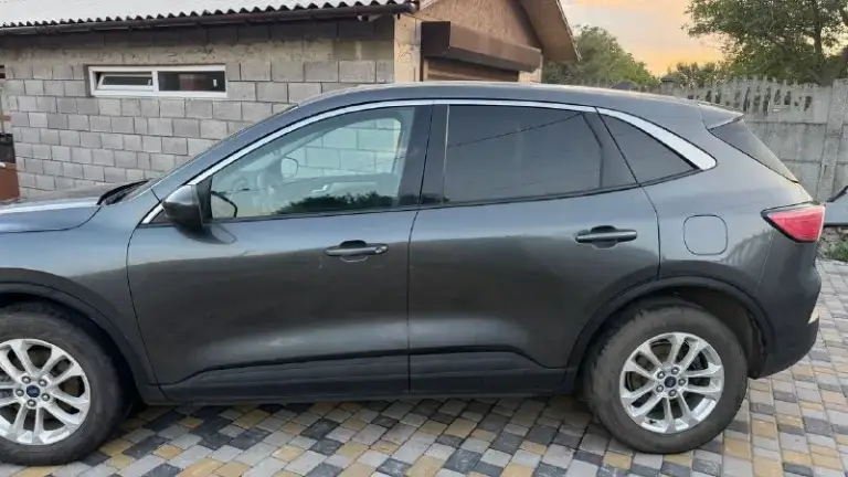 Продажа донецк
🏮 Ford escape 2020 1.5 at пробег 47 193 км.
Продам свой автомобиль, куплен в декабре 2024.
Awd s — полный привод (4wd). Автомобиль в отличном состоянии в отличной комплектации:
Бесключевой допуск, домофон, система старт-стоп, удержание в полосе, датчики слепых зон, датчики дождя и света, камера заднего вида, электро привод переднего сидения, подогрев передних сидений.
Коробка передач — автоматическая, 8 передач.
Тип двигателя — бензиновый.
Хорошая динамика в городе и на трассе;
Просторный салон и багажник;
Сбалансированная подвеска.
Один собственник. Хорошее состояние. Отличный выбор для тех, кто ищет надежный и экономичный автомобиль. Торг только при осмотре
Цена 1 900000
Телефон ☎️ +79493105529
📲 Tg: @sergeevna_m
📞 Звоните: +7(949)3105529 - фотография - 9