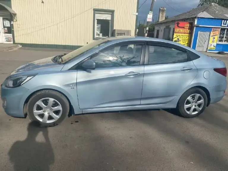 Продам hyundai solaris 2013 год
1.6 Механика. Пройден тех. Осмотр. Полностью зеленая автотека. Я являюсь хозяином. Авто в родном окрасе, в дтп не участвовала, все зазоры идеальны. Салон в отличном состоянии.
Не дымит, не коптит, двигатель работает как часики, масло не жрет. Масло лью синтетику 5w30 мобил. Родной пробег 145000 тыс, что подтверждается автотекой. Машина вся обслужена и вложений не требует, сел и поехал. Масла, фильтра, все расходники поменяны. 4 стеклоподъемника. Стекла по кругу родные, в ключая лобовое ! Кондиционер только заправлен и работает на 5. Два ключа, сигнализация старлайн. Новый аккумулятор. В такси, каршеринге никогда не была. Обмен не интересен.
Цена 920 000 торг.
+79493244313
Макеевка
📲 Tg: @kudryavcev0432
📞 Звоните: +7(949)3244313 - фотография - 1