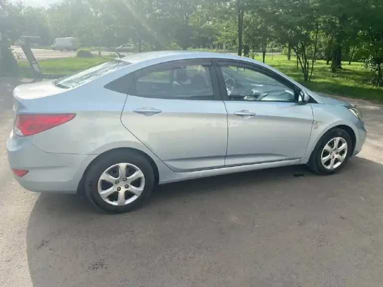 Продам hyundai solaris 2013 год
1.6 Механика. Пройден тех. Осмотр. Полностью зеленая автотека. Я являюсь хозяином. Авто в родном окрасе, в дтп не участвовала, все зазоры идеальны. Салон в отличном состоянии.
Не дымит, не коптит, двигатель работает как часики, масло не жрет. Масло лью синтетику 5w30 мобил. Родной пробег 145000 тыс, что подтверждается автотекой. Машина вся обслужена и вложений не требует, сел и поехал. Масла, фильтра, все расходники поменяны. 4 стеклоподъемника. Стекла по кругу родные, в ключая лобовое ! Кондиционер только заправлен и работает на 5. Два ключа, сигнализация старлайн. Новый аккумулятор. В такси, каршеринге никогда не была. Обмен не интересен.
Цена 920 000 торг.
+79493244313
Макеевка
📲 Tg: @kudryavcev0432
📞 Звоните: +7(949)3244313 - фотография - 3