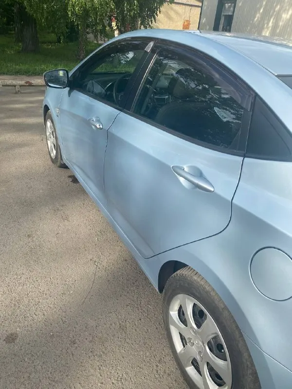 Продам hyundai solaris 2013 год
1.6 Механика. Пройден тех. Осмотр. Полностью зеленая автотека. Я являюсь хозяином. Авто в родном окрасе, в дтп не участвовала, все зазоры идеальны. Салон в отличном состоянии.
Не дымит, не коптит, двигатель работает как часики, масло не жрет. Масло лью синтетику 5w30 мобил. Родной пробег 145000 тыс, что подтверждается автотекой. Машина вся обслужена и вложений не требует, сел и поехал. Масла, фильтра, все расходники поменяны. 4 стеклоподъемника. Стекла по кругу родные, в ключая лобовое ! Кондиционер только заправлен и работает на 5. Два ключа, сигнализация старлайн. Новый аккумулятор. В такси, каршеринге никогда не была. Обмен не интересен.
Цена 920 000 торг.
+79493244313
Макеевка
📲 Tg: @kudryavcev0432
📞 Звоните: +7(949)3244313 - фотография - 6