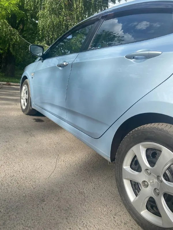 Продам hyundai solaris 2013 год
1.6 Механика. Пройден тех. Осмотр. Полностью зеленая автотека. Я являюсь хозяином. Авто в родном окрасе, в дтп не участвовала, все зазоры идеальны. Салон в отличном состоянии.
Не дымит, не коптит, двигатель работает как часики, масло не жрет. Масло лью синтетику 5w30 мобил. Родной пробег 145000 тыс, что подтверждается автотекой. Машина вся обслужена и вложений не требует, сел и поехал. Масла, фильтра, все расходники поменяны. 4 стеклоподъемника. Стекла по кругу родные, в ключая лобовое ! Кондиционер только заправлен и работает на 5. Два ключа, сигнализация старлайн. Новый аккумулятор. В такси, каршеринге никогда не была. Обмен не интересен.
Цена 920 000 торг.
+79493244313
Макеевка
📲 Tg: @kudryavcev0432
📞 Звоните: +7(949)3244313 - фотография - 7