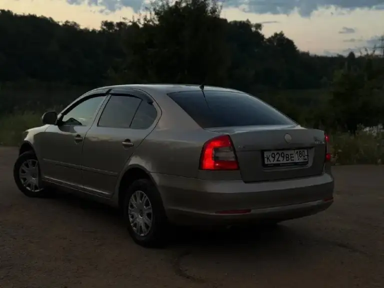 Продам skoda octavia a5 рестайлинг
2010 Год
Мотор 1.6 mpi, самый экономичный и простой в обслуживании.
Механика, пятиступенчатая, не доставляет проблем и хлопот, включается мягко, без хрустов и вылетов.

Сцепление недавно менялось, подвеска в отличном состоянии, не стучит, не гремит.

Документы чистые, любое оформление.

Кондиционер работает, холодит как нужно, подогрев передних сидений, датчики дождя и света, 4 стеклоподъемника, доводчики стекл, задние парктроники, сигнализация, хороший свет.

Осмотр макеевка

Цена 720.000
+79498391422 - фотография - 4