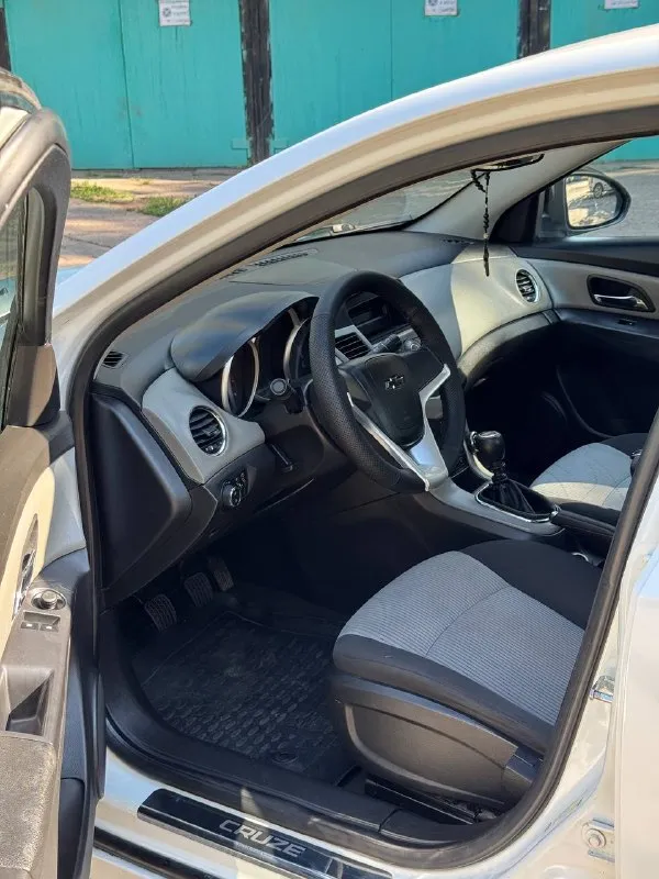 Продается chevrolet cruze 2011 год 1.6 мкпп
Атмосферник
Цена: 595.000 руб + разумный торг реальному покупателю + бак бензина в подарок
Шевроле круз
- Пробег 190.000 км
- Не такси и не каршеринг!
- Все стекла родные
- 2 Комплекта колес зима-лето
- Мотор и коробка в отличном состояние не дымит не троит, работает ровно масло не ест !
- Состояние сел и поехал куда угодно никаких вложений не требуется
- Из последнего заменено масло в двс, фильтра и свечи
- По кузову и днищу выглядит красиво без гнили и ржавчины авто эксплуатировалось ростов-краснодар
- По ходовой все отлично не стучит, не гремит
Едет мягко
- По салону чистый и ухоженный только после химчистки
- Комплектация 2 ст подьемника, эл рег зеркал, подогревы сидений, птф, abs, air bag, хорошая заводская музыка cd, aux
- Кондиционер холодит на 100%, ручник держит, лобовое без трещин
-Переоформление без проблем могу присутствовать в мрэо
-Документы кристально чистые без штрафов, запретов и. Т. Д
Осмотр макеевка центр
Тел +79490248188 - фотография - 10