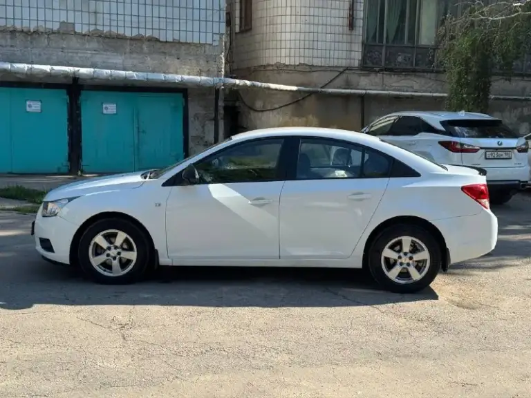 Продается chevrolet cruze 2011 год 1.6 мкпп
Атмосферник
Цена: 595.000 руб + разумный торг реальному покупателю + бак бензина в подарок
Шевроле круз
- Пробег 190.000 км
- Не такси и не каршеринг!
- Все стекла родные
- 2 Комплекта колес зима-лето
- Мотор и коробка в отличном состояние не дымит не троит, работает ровно масло не ест !
- Состояние сел и поехал куда угодно никаких вложений не требуется
- Из последнего заменено масло в двс, фильтра и свечи
- По кузову и днищу выглядит красиво без гнили и ржавчины авто эксплуатировалось ростов-краснодар
- По ходовой все отлично не стучит, не гремит
Едет мягко
- По салону чистый и ухоженный только после химчистки
- Комплектация 2 ст подьемника, эл рег зеркал, подогревы сидений, птф, abs, air bag, хорошая заводская музыка cd, aux
- Кондиционер холодит на 100%, ручник держит, лобовое без трещин
-Переоформление без проблем могу присутствовать в мрэо
-Документы кристально чистые без штрафов, запретов и. Т. Д
Осмотр макеевка центр
Тел +79490248188 - фотография - 7