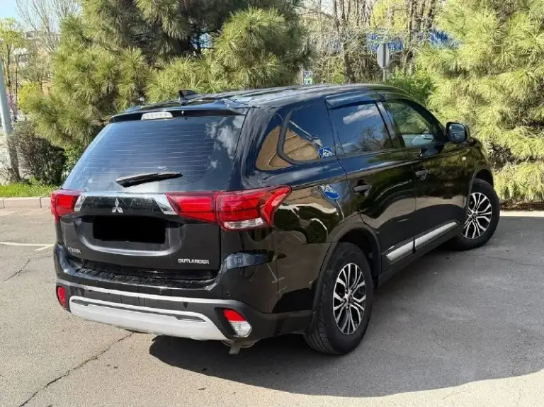 В продаже mitsubishi outlander 2017 года выпуска!
Автомобиль на бензиновом моторе объемом 2.0 литра, работает идеально без каких либо посторонних шумов, акпп в отличном состоянии без каких либо дефектов!
Автомобиль в красивом черном цвете на красивых дисках без внимания не остается, стоит дорогой андроид магнитофо.
Юридически абсолютно чистый автомобиль, возможна продажа в кредит также рассмотрю ваши предложения на обмен.
Осмотр донецк
Цена: 1.480.000₽, торг быстрому покупателю
☎️ +7 (949) 628-72-17
📞 🇷🇺 Звоните: +79496287217 - фотография - 5