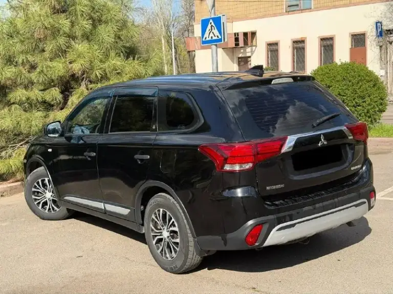 В продаже mitsubishi outlander 2017 года выпуска!
Автомобиль на бензиновом моторе объемом 2.0 литра, работает идеально без каких либо посторонних шумов, акпп в отличном состоянии без каких либо дефектов!
Автомобиль в красивом черном цвете на красивых дисках без внимания не остается, стоит дорогой андроид магнитофо.
Юридически абсолютно чистый автомобиль, возможна продажа в кредит также рассмотрю ваши предложения на обмен.
Осмотр донецк
Цена: 1.480.000₽, торг быстрому покупателю
☎️ +7 (949) 628-72-17
📞 🇷🇺 Звоните: +79496287217 - фотография - 6