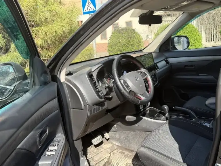 В продаже mitsubishi outlander 2017 года выпуска!
Автомобиль на бензиновом моторе объемом 2.0 литра, работает идеально без каких либо посторонних шумов, акпп в отличном состоянии без каких либо дефектов!
Автомобиль в красивом черном цвете на красивых дисках без внимания не остается, стоит дорогой андроид магнитофо.
Юридически абсолютно чистый автомобиль, возможна продажа в кредит также рассмотрю ваши предложения на обмен.
Осмотр донецк
Цена: 1.480.000₽, торг быстрому покупателю
☎️ +7 (949) 628-72-17
📞 🇷🇺 Звоните: +79496287217 - фотография - 7