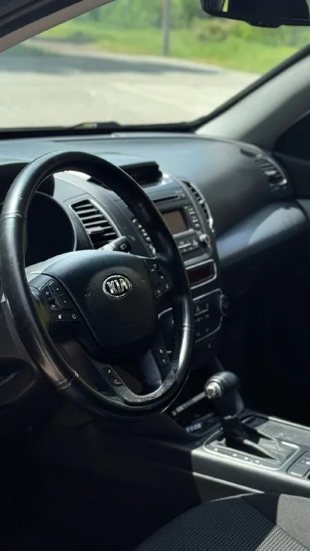 Kia sorento
2014 Год
Двигатель 2.4 бензин
Коробка автомат
Пробег 176тыс. Км родной
Один владелиц за все время эксплуатации

Автомобиль в родном окрасе!

Автомобиль в очень хорошем состоянии!
Родной пробег!
Авто обслужен от и до,
Вложения не требует не какого от слова совсем !

Комплектация
Электропривод зеркал
Полный привод
Помощь при спуске
Круизконтроль
Мультируль
Камера заднего вида
Климат контроль двух зоны
Подогрев сидений
Подогрев зеркал
Подогрев дворников
Антибликовое зеркало
Датчик света
Датчик дождя
Два ключа
Abs
Esp
Airbag
Бортовой компьютер
Четыре стеклоподъемника

С документами все в полном порядке,
Продажа с полным переоформлением в гаи

Г. Донецк
Цена 1.580тыс. ₽
Звоните остальное по тел.
+79496447942
Возможно продажа в кредит
📞 🇷🇺 Звоните: +79496447942 - фотография - 7