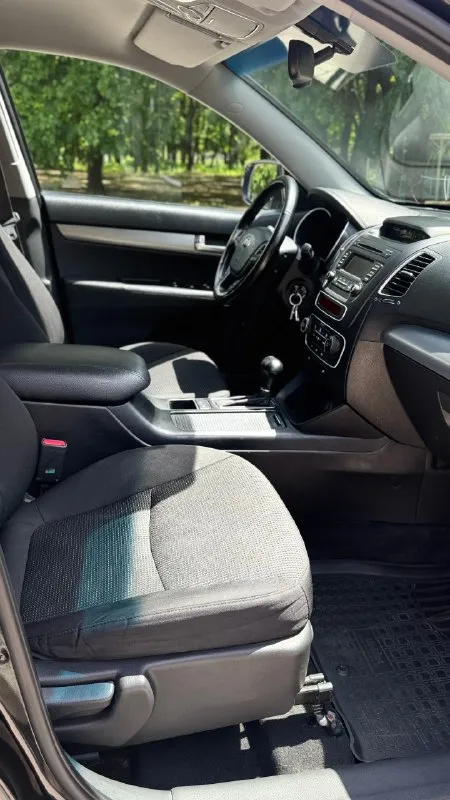 Kia sorento
2014 Год
Двигатель 2.4 бензин
Коробка автомат
Пробег 176тыс. Км родной
Один владелиц за все время эксплуатации

Автомобиль в родном окрасе!

Автомобиль в очень хорошем состоянии!
Родной пробег!
Авто обслужен от и до,
Вложения не требует не какого от слова совсем !

Комплектация
Электропривод зеркал
Полный привод
Помощь при спуске
Круизконтроль
Мультируль
Камера заднего вида
Климат контроль двух зоны
Подогрев сидений
Подогрев зеркал
Подогрев дворников
Антибликовое зеркало
Датчик света
Датчик дождя
Два ключа
Abs
Esp
Airbag
Бортовой компьютер
Четыре стеклоподъемника

С документами все в полном порядке,
Продажа с полным переоформлением в гаи

Г. Донецк
Цена 1.580тыс. ₽
Звоните остальное по тел.
+79496447942
Возможно продажа в кредит
📞 🇷🇺 Звоните: +79496447942 - фотография - 8