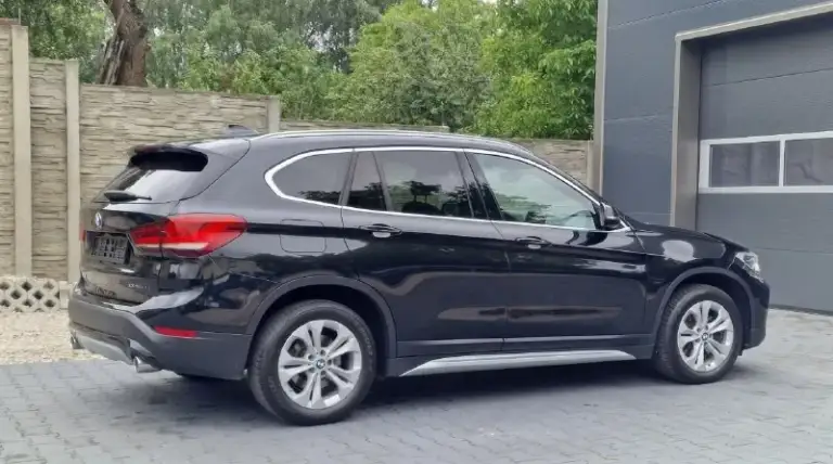 🏎 Bmw x1 xdrive20d m sport 🏎
Срочная цена 1.800.000 рублей
Пиши - @cb666o звони +7 905 793 6486
📌 Характеристики:
➖ Год выпуска: 2020
➖ Пробег: 65 000 км
➖ Двигатель: 2.0 дизель
➖ Коробка: автомат
➖ Привод: полный
Оснащение:
☑️ M пакет
☑️ Кожаный салон
☑️. .. Lass="emoji" style="background-image:url('//telegram. Org/img/emoji/40/e29891.png')">☑️ бесключевое открытие багажника
☑️ Электроскладывание зеркал
☑️ Тонированные стекла
🛡 Что по состоянию?
✔️ Один владелец
✔️ Честный пробег
✔️ Без нареканий по технической части
Bmw x1 в версии m sport — это идеальное сочетание динамики, премиального комфорта и практичности. Мощный дизельный мотор, полный привод xdrive и богатая комплектация делают этот кроссовер отличным выбором как для города, так и для дальних поездок, обеспечивая уверенность и удовольствие за рулем.
📲 Tg: @cb666o
📞 Звоните: +7(905)7936486 - фотография - 6