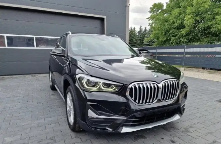 🏎 Bmw x1 xdrive20d m sport 🏎
Срочная цена 1.800.000 рублей
Пиши - @cb666o звони +7 905 793 6486
📌 Характеристики:
➖ Год выпуска: 2020
➖ Пробег: 65 000 км
➖ Двигатель: 2.0 дизель
➖ Коробка: автомат
➖ Привод: полный
Оснащение:
☑️ M пакет
☑️ Кожаный салон
☑️. .. Lass="emoji" style="background-image:url('//telegram. Org/img/emoji/40/e29891.png')">☑️ бесключевое открытие багажника
☑️ Электроскладывание зеркал
☑️ Тонированные стекла
🛡 Что по состоянию?
✔️ Один владелец
✔️ Честный пробег
✔️ Без нареканий по технической части
Bmw x1 в версии m sport — это идеальное сочетание динамики, премиального комфорта и практичности. Мощный дизельный мотор, полный привод xdrive и богатая комплектация делают этот кроссовер отличным выбором как для города, так и для дальних поездок, обеспечивая уверенность и удовольствие за рулем.
📲 Tg: @cb666o
📞 Звоните: +7(905)7936486 - фотография - 7