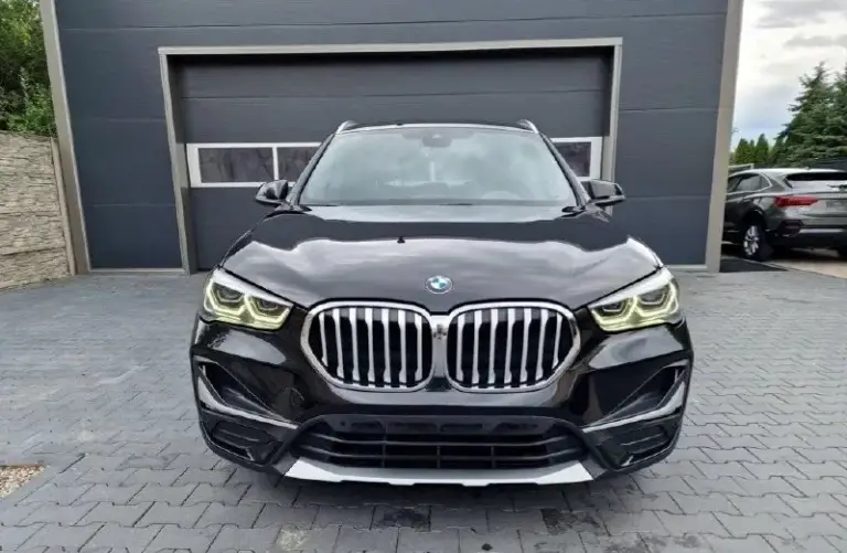 🏎 Bmw x1 xdrive20d m sport 🏎
Срочная цена 1.800.000 рублей
Пиши - @cb666o звони +7 905 793 6486
📌 Характеристики:
➖ Год выпуска: 2020
➖ Пробег: 65 000 км
➖ Двигатель: 2.0 дизель
➖ Коробка: автомат
➖ Привод: полный
Оснащение:
☑️ M пакет
☑️ Кожаный салон
☑️. .. Lass="emoji" style="background-image:url('//telegram. Org/img/emoji/40/e29891.png')">☑️ бесключевое открытие багажника
☑️ Электроскладывание зеркал
☑️ Тонированные стекла
🛡 Что по состоянию?
✔️ Один владелец
✔️ Честный пробег
✔️ Без нареканий по технической части
Bmw x1 в версии m sport — это идеальное сочетание динамики, премиального комфорта и практичности. Мощный дизельный мотор, полный привод xdrive и богатая комплектация делают этот кроссовер отличным выбором как для города, так и для дальних поездок, обеспечивая уверенность и удовольствие за рулем.
📲 Tg: @cb666o
📞 Звоните: +7(905)7936486 - фотография - 9