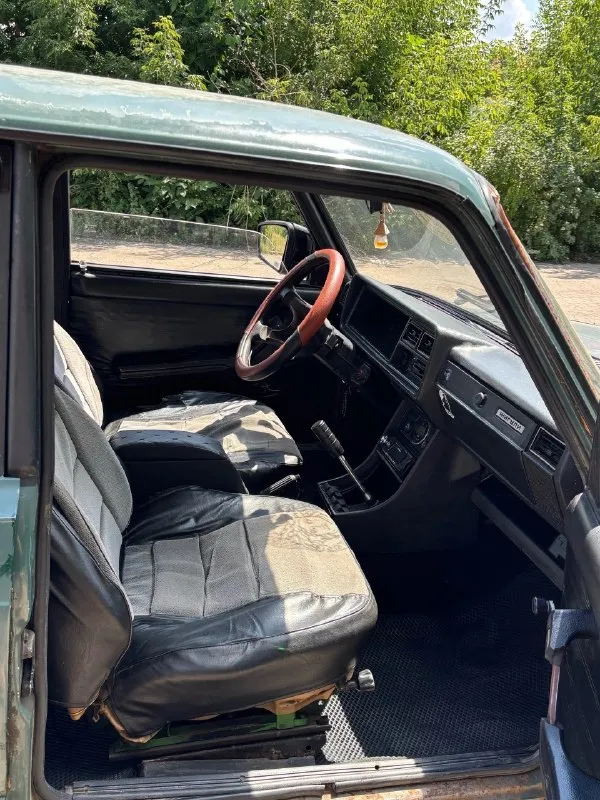 Продается ваз 2107 2004-го года выпуска. Автомобиль на ходу, двигатель работает как на бензине, так и на газу ( газ нужно довести до ума, нужен небольшой ремонт газовой трубы ), газ зарегистрирован в птс.
Машина подойдет как для ежедневных поездок, так и в качестве первого автомобиля или для хозяйственных нужд. Салон в хорошем состоянии для своего возраста, есть музыка.
Документы в порядке, автомобиль готов к переоформлению.
Цена - 70000₽
По всем вопросам звоните или пишите, отвечу на интересующие вопросы. Осмотр по предварительной договоренности.
Автомобиль находится в макеевке.
Номера для связи:
+7(949)3715602
+7(949)3715604

📞 Звоните: +7(949)3715602 - фотография - 8