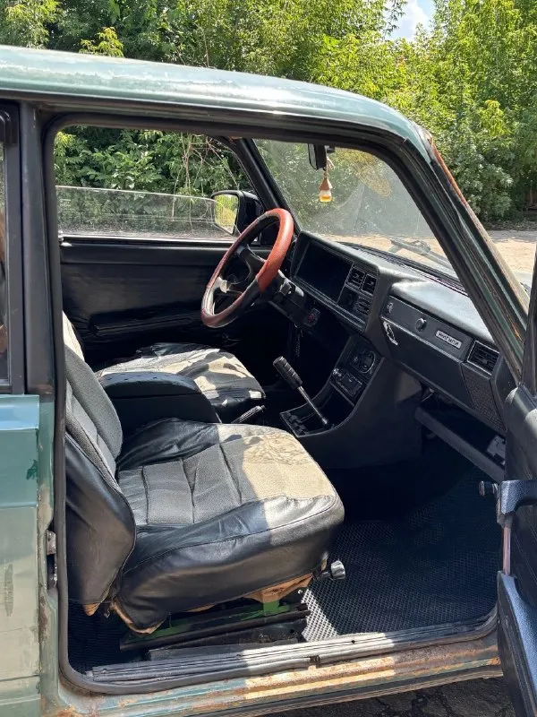 Продается ваз 2107 2004-го года выпуска. Автомобиль на ходу, двигатель работает как на бензине, так и на газу ( газ нужно довести до ума, нужен небольшой ремонт газовой трубы ), газ зарегистрирован в птс.
Машина подойдет как для ежедневных поездок, так и в качестве первого автомобиля или для хозяйственных нужд. Салон в хорошем состоянии для своего возраста, есть музыка.
Документы в порядке, автомобиль готов к переоформлению.
Цена - 70000₽
По всем вопросам звоните или пишите, отвечу на интересующие вопросы. Осмотр по предварительной договоренности.
Автомобиль находится в макеевке.
Номера для связи:
+7(949)3715602
+7(949)3715604

📞 Звоните: +7(949)3715602 - фотография - 9