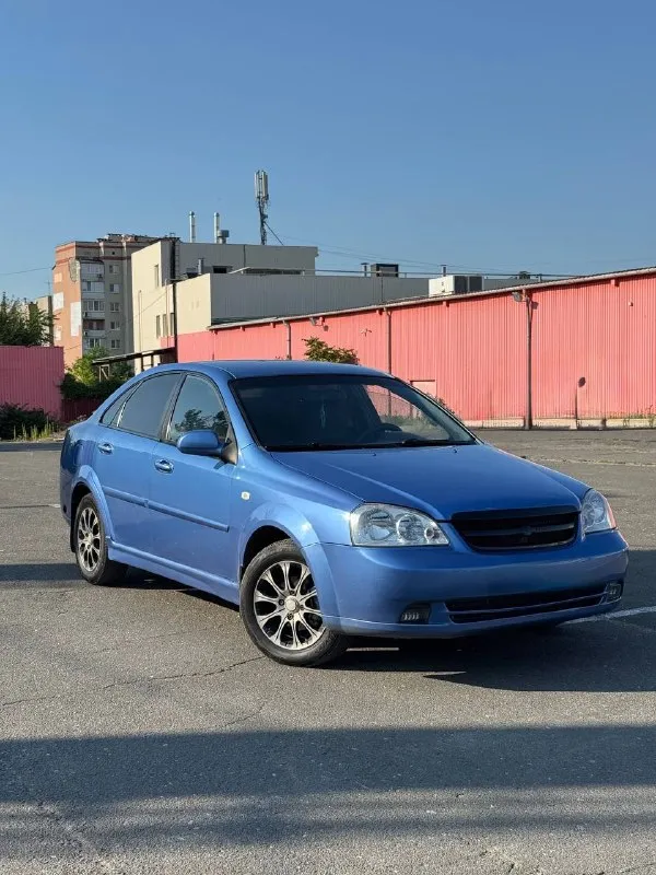Продам chevrolet lacetti
Машина в отличном состоянии
Год выпуска-2007
Коробка передач -5-ти ступенчатая механика
Двигатель- 1.6❗️
Пробег -240.000 тысяч км (оригинал)
Кузов в хорошем состоянии
Ржавчины и вздутий нет !!
Кондиционер работает отлично ❗️
Сделано большое то 25.04.2026❗️❗️❗️
На 110.000 тысяч руб
Заменены все жидкости-гур, антифриз, масло двигателя, масло коробки, тормозная жидкость
Замены передние и задние тормозные диски с колодками
Поменян ремень грм❗️
Заменено сцепление ❗️
Перебрана рейка ❗️
И еще много чего❗️
Второй комплект зимней резины на штампах в подарок 🎁
Цена- 570.000 руб ( торг)

Более подобную информацию звоните по телефону :
+79495219479 - фотография - 2