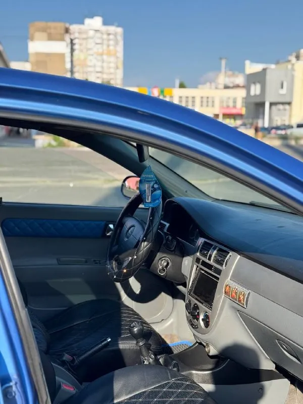 Продам chevrolet lacetti
Машина в отличном состоянии
Год выпуска-2007
Коробка передач -5-ти ступенчатая механика
Двигатель- 1.6❗️
Пробег -240.000 тысяч км (оригинал)
Кузов в хорошем состоянии
Ржавчины и вздутий нет !!
Кондиционер работает отлично ❗️
Сделано большое то 25.04.2026❗️❗️❗️
На 110.000 тысяч руб
Заменены все жидкости-гур, антифриз, масло двигателя, масло коробки, тормозная жидкость
Замены передние и задние тормозные диски с колодками
Поменян ремень грм❗️
Заменено сцепление ❗️
Перебрана рейка ❗️
И еще много чего❗️
Второй комплект зимней резины на штампах в подарок 🎁
Цена- 570.000 руб ( торг)

Более подобную информацию звоните по телефону :
+79495219479 - фотография - 5