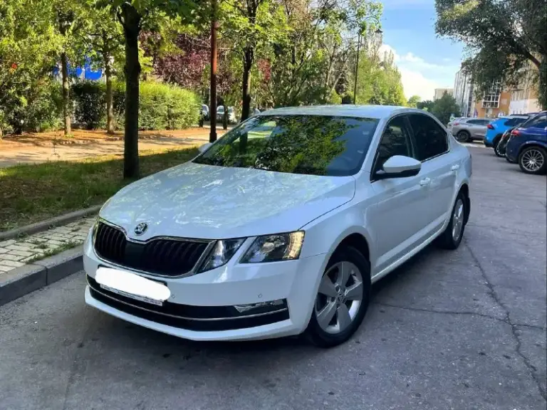 Срочно продаю skоda octavia а7 (ноябрь 2018). Двигатель 1.4 турбо, автомат. Состояние отличное, не бит, не крашен. Птс оригинальный, 2 владельца. Комплектация носkey еditiоn: зимний пакет (подогрев сидений, руля, стекол), датчики света/дождя, автозатемнение зеркала, круиз-контроль, android auto/carplay, 8 динамиков, парктроники, 220в и usb сзади, мультируль. Сигнализация пандора с автозапуском. Новая летняя резина на заводских дисках. Шумоизоляция дверей. Замена масла каждые 7 тыс. Км, расход масла отсутствует. Без вложений. Цена 1.250
Донецк +79495369870. - фотография - 2