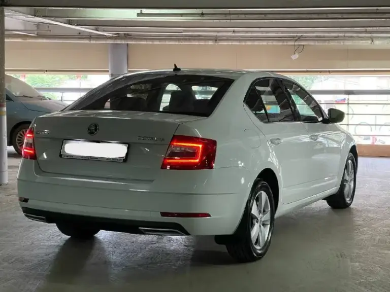 Срочно продаю skоda octavia а7 (ноябрь 2018). Двигатель 1.4 турбо, автомат. Состояние отличное, не бит, не крашен. Птс оригинальный, 2 владельца. Комплектация носkey еditiоn: зимний пакет (подогрев сидений, руля, стекол), датчики света/дождя, автозатемнение зеркала, круиз-контроль, android auto/carplay, 8 динамиков, парктроники, 220в и usb сзади, мультируль. Сигнализация пандора с автозапуском. Новая летняя резина на заводских дисках. Шумоизоляция дверей. Замена масла каждые 7 тыс. Км, расход масла отсутствует. Без вложений. Цена 1.250
Донецк +79495369870. - фотография - 4