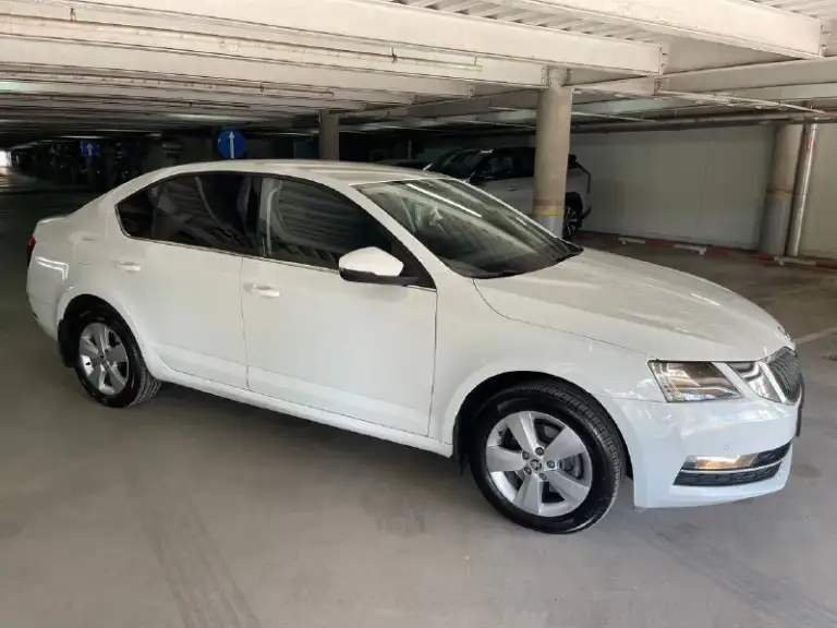 Срочно продаю skоda octavia а7 (ноябрь 2018). Двигатель 1.4 турбо, автомат. Состояние отличное, не бит, не крашен. Птс оригинальный, 2 владельца. Комплектация носkey еditiоn: зимний пакет (подогрев сидений, руля, стекол), датчики света/дождя, автозатемнение зеркала, круиз-контроль, android auto/carplay, 8 динамиков, парктроники, 220в и usb сзади, мультируль. Сигнализация пандора с автозапуском. Новая летняя резина на заводских дисках. Шумоизоляция дверей. Замена масла каждые 7 тыс. Км, расход масла отсутствует. Без вложений. Цена 1.250
Донецк +79495369870. - фотография - 6
