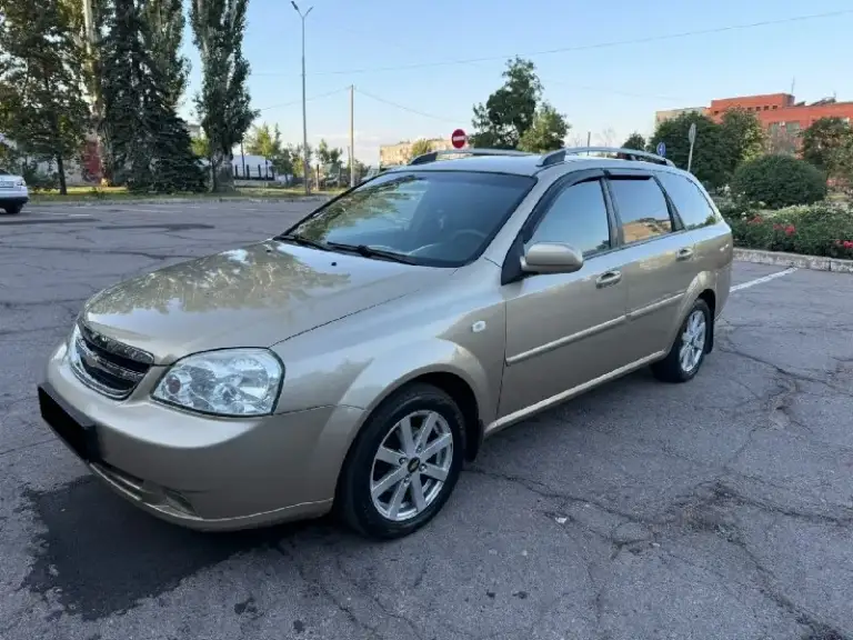Здравствуйте продам шевроле лачетти в кузове универсал 2009 г. В большой очень комфортный и просторный автомобиль который подойдёт как для семьи так и для работы  в самом лучшем сочетании двигателя и ручной коробки
✅Сборка корея качество проверенное временим
✅Двигатель  работает отлично не дымит масло от замены до замены вообще не кушает от слова совсем 1.6 (109 л. С) резвая и очень экономная
✅Коробка механика работает идеально
✅ Ходовая часть в идеальном состоянии полностью обслужена
✅Хорошая комплектация кондиционер 4 стеклоподъёмники abs  и многое другое всё работает в штатном режиме
✅По кузову ровная и красивая как на фото
✅ Без дтп остекление все заводское
✅С документами полный порядок тех осмотр пройден переоформление в гаи с моим присутствием 🤝
✅ Цена 580 тыс руб торг уместен
+79494463218
📞 🇷🇺 Звоните: +79494463218 - фотография - 2