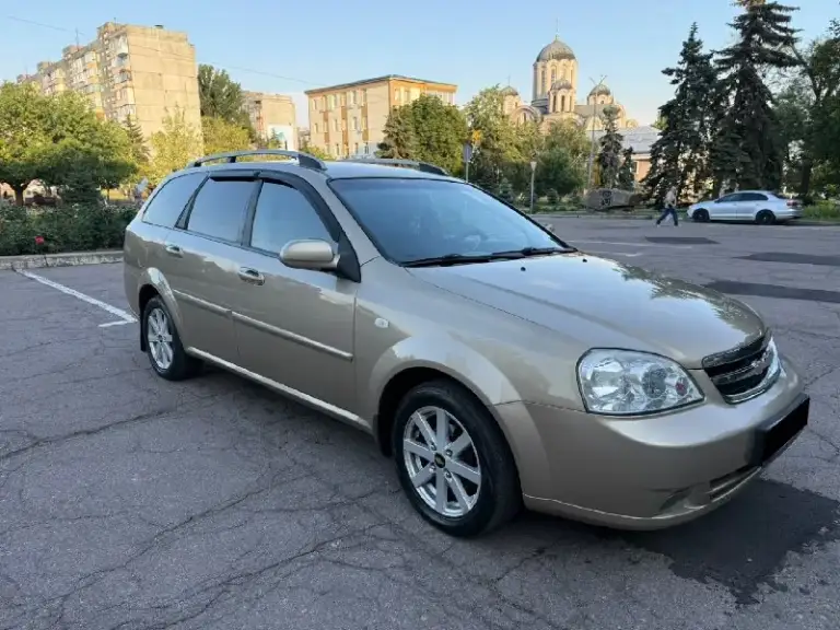 Здравствуйте продам шевроле лачетти в кузове универсал 2009 г. В большой очень комфортный и просторный автомобиль который подойдёт как для семьи так и для работы  в самом лучшем сочетании двигателя и ручной коробки
✅Сборка корея качество проверенное временим
✅Двигатель  работает отлично не дымит масло от замены до замены вообще не кушает от слова совсем 1.6 (109 л. С) резвая и очень экономная
✅Коробка механика работает идеально
✅ Ходовая часть в идеальном состоянии полностью обслужена
✅Хорошая комплектация кондиционер 4 стеклоподъёмники abs  и многое другое всё работает в штатном режиме
✅По кузову ровная и красивая как на фото
✅ Без дтп остекление все заводское
✅С документами полный порядок тех осмотр пройден переоформление в гаи с моим присутствием 🤝
✅ Цена 580 тыс руб торг уместен
+79494463218
📞 🇷🇺 Звоните: +79494463218 - фотография - 4