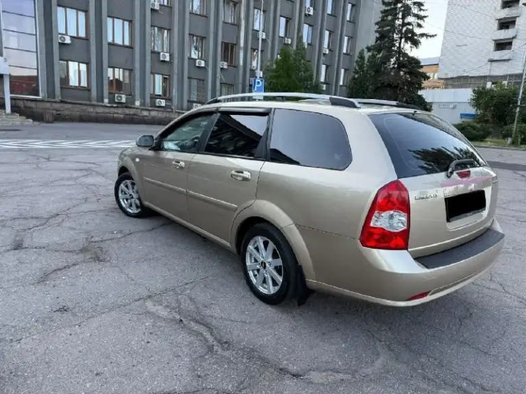 Здравствуйте продам шевроле лачетти в кузове универсал 2009 г. В большой очень комфортный и просторный автомобиль который подойдёт как для семьи так и для работы  в самом лучшем сочетании двигателя и ручной коробки
✅Сборка корея качество проверенное временим
✅Двигатель  работает отлично не дымит масло от замены до замены вообще не кушает от слова совсем 1.6 (109 л. С) резвая и очень экономная
✅Коробка механика работает идеально
✅ Ходовая часть в идеальном состоянии полностью обслужена
✅Хорошая комплектация кондиционер 4 стеклоподъёмники abs  и многое другое всё работает в штатном режиме
✅По кузову ровная и красивая как на фото
✅ Без дтп остекление все заводское
✅С документами полный порядок тех осмотр пройден переоформление в гаи с моим присутствием 🤝
✅ Цена 580 тыс руб торг уместен
+79494463218
📞 🇷🇺 Звоните: +79494463218 - фотография - 5