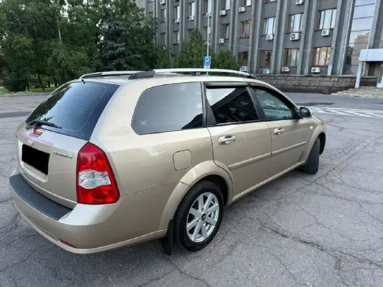 Здравствуйте продам шевроле лачетти в кузове универсал 2009 г. В большой очень комфортный и просторный автомобиль который подойдёт как для семьи так и для работы  в самом лучшем сочетании двигателя и ручной коробки
✅Сборка корея качество проверенное временим
✅Двигатель  работает отлично не дымит масло от замены до замены вообще не кушает от слова совсем 1.6 (109 л. С) резвая и очень экономная
✅Коробка механика работает идеально
✅ Ходовая часть в идеальном состоянии полностью обслужена
✅Хорошая комплектация кондиционер 4 стеклоподъёмники abs  и многое другое всё работает в штатном режиме
✅По кузову ровная и красивая как на фото
✅ Без дтп остекление все заводское
✅С документами полный порядок тех осмотр пройден переоформление в гаи с моим присутствием 🤝
✅ Цена 580 тыс руб торг уместен
+79494463218
📞 🇷🇺 Звоните: +79494463218 - фотография - 7