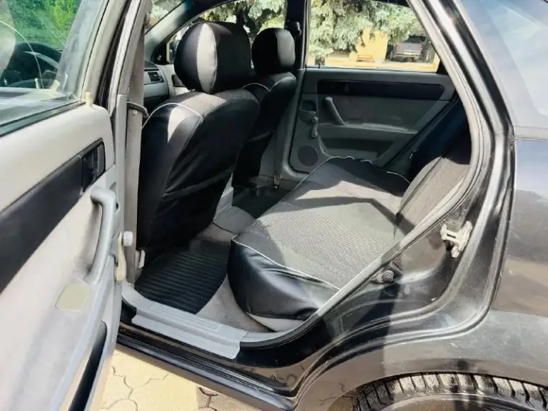 Chevrolet lacetti 1.6(механика), 2008 год. Надёжный рабочий конь за свои деньги!
Машина в хорошем рабочем состоянии, на ходу ежедневно, вложений прямо сейчас не требует.
Техническая часть:
· Двигатель 1.6 (109 л. С. ), механическая коробка — переключения чёткие, сцепление в норме.
· Кондиционер работает исправно (холодит отлично).
· Расходники свежие — масло, фильтры и грм заменены
· Подвеска в порядке — стуков и люфтов нет, на ямах не пробивает.
Кузов и внешний вид:
· Родные заводские стёкла (все).
История:
· Птс оригинал, все документы в порядке, авто на учёте.
Я собственник
Можем загнать на сто для диагностики — покажу всё до мелочей.
Звоните или пишите в мессенджеры! Отвечу на любые вопросы, отправлю видео прогрева и работы двигателя.
+7-949-466-54-22 Звонки или тг.
📞 Звоните: +7(949)4665422 - фотография - 7