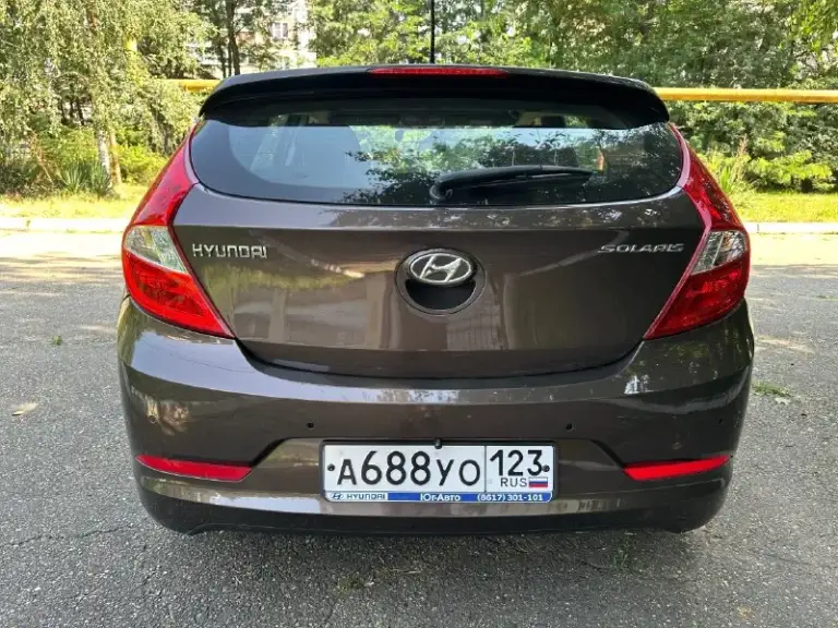 Hyundai solaris, рестайлинг 2015г, 1.6л, 122л. С, автомат.
🎁 910 000 Руб, торг небольшой.

Действительно живой, приятный и в максимальной комплектации!
Кузов преимущественно в родном окрасе, без гнили и ржавчины.
Пробег не одометре 148т. Км.

Двигатель на 5+ работает тихо, задиров нет.
Автомат на 5+ переключает отлично.
По ходовой обслужен.
Все функции работают.
Крайние 7 лет обслуживался в анапе у официального дилер.
Вложений не требует, авто в достойном состоянии!

+ Технически идеальна
+ Максимальная комплектация
+ Подогрев руля, лобового, сидений.
+ Климат контроль, заправлен, охлаждает хорошо 🥶
+ 4 Стеклоподъемника
+ Сервисная книга, заказ-наряды, 2 комплекта ключей.

Автомобиль очень шустрый, при этом экономичный и надежный.
Донецк
+79495947632
Звоните, автомобиль вам понравится
📞 🇷🇺 Звоните: +79495947632 - фотография - 3