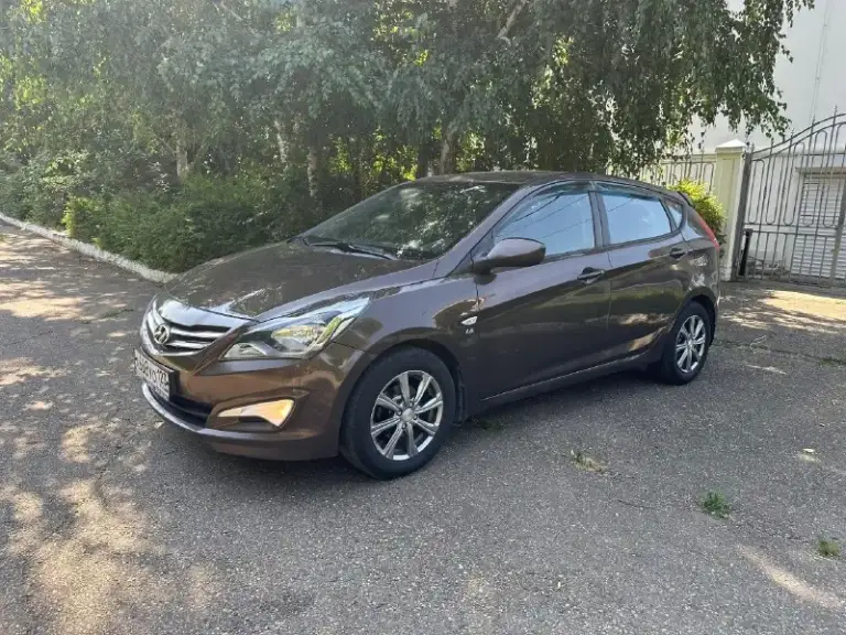 Hyundai solaris, рестайлинг 2015г, 1.6л, 122л. С, автомат.
🎁 910 000 Руб, торг небольшой.

Действительно живой, приятный и в максимальной комплектации!
Кузов преимущественно в родном окрасе, без гнили и ржавчины.
Пробег не одометре 148т. Км.

Двигатель на 5+ работает тихо, задиров нет.
Автомат на 5+ переключает отлично.
По ходовой обслужен.
Все функции работают.
Крайние 7 лет обслуживался в анапе у официального дилер.
Вложений не требует, авто в достойном состоянии!

+ Технически идеальна
+ Максимальная комплектация
+ Подогрев руля, лобового, сидений.
+ Климат контроль, заправлен, охлаждает хорошо 🥶
+ 4 Стеклоподъемника
+ Сервисная книга, заказ-наряды, 2 комплекта ключей.

Автомобиль очень шустрый, при этом экономичный и надежный.
Донецк
+79495947632
Звоните, автомобиль вам понравится
📞 🇷🇺 Звоните: +79495947632 - фотография - 5