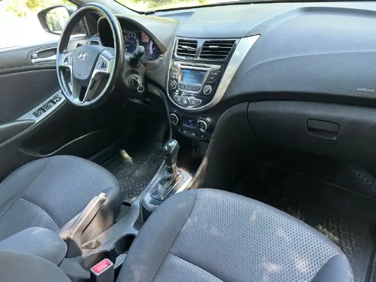 Hyundai solaris, рестайлинг 2015г, 1.6л, 122л. С, автомат.
🎁 910 000 Руб, торг небольшой.

Действительно живой, приятный и в максимальной комплектации!
Кузов преимущественно в родном окрасе, без гнили и ржавчины.
Пробег не одометре 148т. Км.

Двигатель на 5+ работает тихо, задиров нет.
Автомат на 5+ переключает отлично.
По ходовой обслужен.
Все функции работают.
Крайние 7 лет обслуживался в анапе у официального дилер.
Вложений не требует, авто в достойном состоянии!

+ Технически идеальна
+ Максимальная комплектация
+ Подогрев руля, лобового, сидений.
+ Климат контроль, заправлен, охлаждает хорошо 🥶
+ 4 Стеклоподъемника
+ Сервисная книга, заказ-наряды, 2 комплекта ключей.

Автомобиль очень шустрый, при этом экономичный и надежный.
Донецк
+79495947632
Звоните, автомобиль вам понравится
📞 🇷🇺 Звоните: +79495947632 - фотография - 6