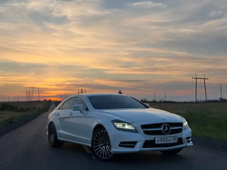 Mercedes-benz cls 350 d
Год 2014
Объём 3.0 tdi дизель
Родной пробег 210.000 (подтвержденный)
Коробка at 7g троник
Полный привод
3 Собственника
2 Комплекта колес. Новая зимняя резина на дисках. Летняя резина новая разноширокая r19. 2 комплекта дисков.
Личный автомобиль. Обслужена полностью от а до я!!! Обслужена коробка. Заменены фрикционы в коробке с заменой фрикционных пакетов фрикционных коробки и соленоиды. По мотору все болячки устранены, полностью обслужен. Тормозная система в круг новая. Поменяно масло абсолютно везде. Мотор, коробка, приводы, фильтры, а также топливный фильтр. Масло менял каждые 5т км. Зоны риска в броне пленке, полностью отполированный, покрыт двумя слоями качественной керамики.
Коробка 7g троник и 3.0 дизель самая надежная связка,
3.0-Литровый дизельным двигателем мощностью 265 л. С. И полным приводом, комплектация; бесключевой доступ передних дверей, полный электростеклопакет, электро зеркала/подогрев складывание зеркал, электро привода передних сидений, 3х уровневая память сидений, подкачка спины, шикарные удобные сиденья, кожа в идеальном состоянии, черный потолок, премиальная акустика harman/kardon, датчик дождя, датчик света, полный мульти руль, круиз контроль, голосовое управление, подрулевые лепестки, руль родной в идеальном состоянии, 3 режима езды, авто дальний, шикарная адаптивная оптика, большой экран, с подключением bluetooth, офлайн н. .. Подогрев сидений, подогрев заднего стекла и боковых зеркал, двух зонный климат контроль, камера заднего вида, парктроники 360, в круг за тонирована пленкой llumar два комплекта
Ковриков amg
🎁Полный бак дизеля в🎁
✅ Цена 2.800.000 ✅
✅Возможна продажа в кредит✅
✅ Номер +79495238191 🤳🏻 - фотография - 1