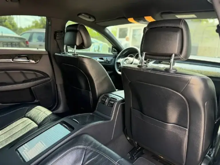 Mercedes-benz cls 350 d
Год 2014
Объём 3.0 tdi дизель
Родной пробег 210.000 (подтвержденный)
Коробка at 7g троник
Полный привод
3 Собственника
2 Комплекта колес. Новая зимняя резина на дисках. Летняя резина новая разноширокая r19. 2 комплекта дисков.
Личный автомобиль. Обслужена полностью от а до я!!! Обслужена коробка. Заменены фрикционы в коробке с заменой фрикционных пакетов фрикционных коробки и соленоиды. По мотору все болячки устранены, полностью обслужен. Тормозная система в круг новая. Поменяно масло абсолютно везде. Мотор, коробка, приводы, фильтры, а также топливный фильтр. Масло менял каждые 5т км. Зоны риска в броне пленке, полностью отполированный, покрыт двумя слоями качественной керамики.
Коробка 7g троник и 3.0 дизель самая надежная связка,
3.0-Литровый дизельным двигателем мощностью 265 л. С. И полным приводом, комплектация; бесключевой доступ передних дверей, полный электростеклопакет, электро зеркала/подогрев складывание зеркал, электро привода передних сидений, 3х уровневая память сидений, подкачка спины, шикарные удобные сиденья, кожа в идеальном состоянии, черный потолок, премиальная акустика harman/kardon, датчик дождя, датчик света, полный мульти руль, круиз контроль, голосовое управление, подрулевые лепестки, руль родной в идеальном состоянии, 3 режима езды, авто дальний, шикарная адаптивная оптика, большой экран, с подключением bluetooth, офлайн н. .. Подогрев сидений, подогрев заднего стекла и боковых зеркал, двух зонный климат контроль, камера заднего вида, парктроники 360, в круг за тонирована пленкой llumar два комплекта
Ковриков amg
🎁Полный бак дизеля в🎁
✅ Цена 2.800.000 ✅
✅Возможна продажа в кредит✅
✅ Номер +79495238191 🤳🏻 - фотография - 10
