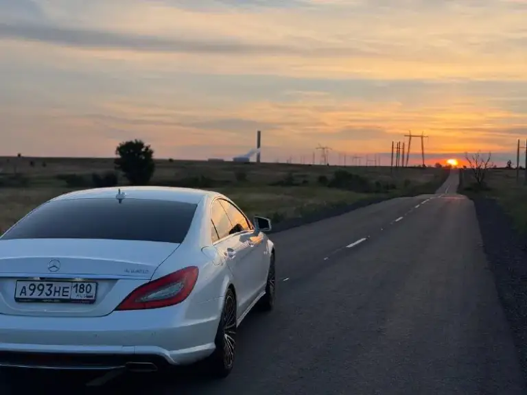 Mercedes-benz cls 350 d
Год 2014
Объём 3.0 tdi дизель
Родной пробег 210.000 (подтвержденный)
Коробка at 7g троник
Полный привод
3 Собственника
2 Комплекта колес. Новая зимняя резина на дисках. Летняя резина новая разноширокая r19. 2 комплекта дисков.
Личный автомобиль. Обслужена полностью от а до я!!! Обслужена коробка. Заменены фрикционы в коробке с заменой фрикционных пакетов фрикционных коробки и соленоиды. По мотору все болячки устранены, полностью обслужен. Тормозная система в круг новая. Поменяно масло абсолютно везде. Мотор, коробка, приводы, фильтры, а также топливный фильтр. Масло менял каждые 5т км. Зоны риска в броне пленке, полностью отполированный, покрыт двумя слоями качественной керамики.
Коробка 7g троник и 3.0 дизель самая надежная связка,
3.0-Литровый дизельным двигателем мощностью 265 л. С. И полным приводом, комплектация; бесключевой доступ передних дверей, полный электростеклопакет, электро зеркала/подогрев складывание зеркал, электро привода передних сидений, 3х уровневая память сидений, подкачка спины, шикарные удобные сиденья, кожа в идеальном состоянии, черный потолок, премиальная акустика harman/kardon, датчик дождя, датчик света, полный мульти руль, круиз контроль, голосовое управление, подрулевые лепестки, руль родной в идеальном состоянии, 3 режима езды, авто дальний, шикарная адаптивная оптика, большой экран, с подключением bluetooth, офлайн н. .. Подогрев сидений, подогрев заднего стекла и боковых зеркал, двух зонный климат контроль, камера заднего вида, парктроники 360, в круг за тонирована пленкой llumar два комплекта
Ковриков amg
🎁Полный бак дизеля в🎁
✅ Цена 2.800.000 ✅
✅Возможна продажа в кредит✅
✅ Номер +79495238191 🤳🏻 - фотография - 2