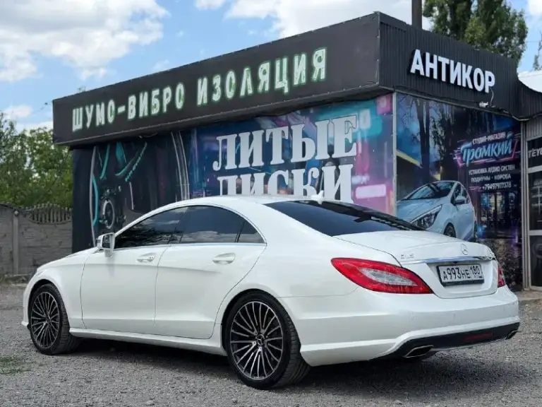 Mercedes-benz cls 350 d
Год 2014
Объём 3.0 tdi дизель
Родной пробег 210.000 (подтвержденный)
Коробка at 7g троник
Полный привод
3 Собственника
2 Комплекта колес. Новая зимняя резина на дисках. Летняя резина новая разноширокая r19. 2 комплекта дисков.
Личный автомобиль. Обслужена полностью от а до я!!! Обслужена коробка. Заменены фрикционы в коробке с заменой фрикционных пакетов фрикционных коробки и соленоиды. По мотору все болячки устранены, полностью обслужен. Тормозная система в круг новая. Поменяно масло абсолютно везде. Мотор, коробка, приводы, фильтры, а также топливный фильтр. Масло менял каждые 5т км. Зоны риска в броне пленке, полностью отполированный, покрыт двумя слоями качественной керамики.
Коробка 7g троник и 3.0 дизель самая надежная связка,
3.0-Литровый дизельным двигателем мощностью 265 л. С. И полным приводом, комплектация; бесключевой доступ передних дверей, полный электростеклопакет, электро зеркала/подогрев складывание зеркал, электро привода передних сидений, 3х уровневая память сидений, подкачка спины, шикарные удобные сиденья, кожа в идеальном состоянии, черный потолок, премиальная акустика harman/kardon, датчик дождя, датчик света, полный мульти руль, круиз контроль, голосовое управление, подрулевые лепестки, руль родной в идеальном состоянии, 3 режима езды, авто дальний, шикарная адаптивная оптика, большой экран, с подключением bluetooth, офлайн н. .. Подогрев сидений, подогрев заднего стекла и боковых зеркал, двух зонный климат контроль, камера заднего вида, парктроники 360, в круг за тонирована пленкой llumar два комплекта
Ковриков amg
🎁Полный бак дизеля в🎁
✅ Цена 2.800.000 ✅
✅Возможна продажа в кредит✅
✅ Номер +79495238191 🤳🏻 - фотография - 5