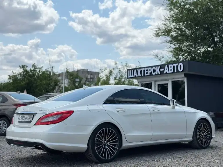 Mercedes-benz cls 350 d
Год 2014
Объём 3.0 tdi дизель
Родной пробег 210.000 (подтвержденный)
Коробка at 7g троник
Полный привод
3 Собственника
2 Комплекта колес. Новая зимняя резина на дисках. Летняя резина новая разноширокая r19. 2 комплекта дисков.
Личный автомобиль. Обслужена полностью от а до я!!! Обслужена коробка. Заменены фрикционы в коробке с заменой фрикционных пакетов фрикционных коробки и соленоиды. По мотору все болячки устранены, полностью обслужен. Тормозная система в круг новая. Поменяно масло абсолютно везде. Мотор, коробка, приводы, фильтры, а также топливный фильтр. Масло менял каждые 5т км. Зоны риска в броне пленке, полностью отполированный, покрыт двумя слоями качественной керамики.
Коробка 7g троник и 3.0 дизель самая надежная связка,
3.0-Литровый дизельным двигателем мощностью 265 л. С. И полным приводом, комплектация; бесключевой доступ передних дверей, полный электростеклопакет, электро зеркала/подогрев складывание зеркал, электро привода передних сидений, 3х уровневая память сидений, подкачка спины, шикарные удобные сиденья, кожа в идеальном состоянии, черный потолок, премиальная акустика harman/kardon, датчик дождя, датчик света, полный мульти руль, круиз контроль, голосовое управление, подрулевые лепестки, руль родной в идеальном состоянии, 3 режима езды, авто дальний, шикарная адаптивная оптика, большой экран, с подключением bluetooth, офлайн н. .. Подогрев сидений, подогрев заднего стекла и боковых зеркал, двух зонный климат контроль, камера заднего вида, парктроники 360, в круг за тонирована пленкой llumar два комплекта
Ковриков amg
🎁Полный бак дизеля в🎁
✅ Цена 2.800.000 ✅
✅Возможна продажа в кредит✅
✅ Номер +79495238191 🤳🏻 - фотография - 6