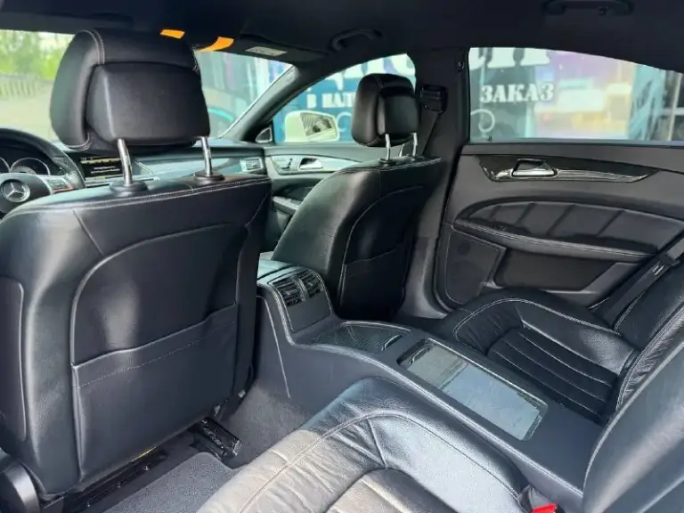 Mercedes-benz cls 350 d
Год 2014
Объём 3.0 tdi дизель
Родной пробег 210.000 (подтвержденный)
Коробка at 7g троник
Полный привод
3 Собственника
2 Комплекта колес. Новая зимняя резина на дисках. Летняя резина новая разноширокая r19. 2 комплекта дисков.
Личный автомобиль. Обслужена полностью от а до я!!! Обслужена коробка. Заменены фрикционы в коробке с заменой фрикционных пакетов фрикционных коробки и соленоиды. По мотору все болячки устранены, полностью обслужен. Тормозная система в круг новая. Поменяно масло абсолютно везде. Мотор, коробка, приводы, фильтры, а также топливный фильтр. Масло менял каждые 5т км. Зоны риска в броне пленке, полностью отполированный, покрыт двумя слоями качественной керамики.
Коробка 7g троник и 3.0 дизель самая надежная связка,
3.0-Литровый дизельным двигателем мощностью 265 л. С. И полным приводом, комплектация; бесключевой доступ передних дверей, полный электростеклопакет, электро зеркала/подогрев складывание зеркал, электро привода передних сидений, 3х уровневая память сидений, подкачка спины, шикарные удобные сиденья, кожа в идеальном состоянии, черный потолок, премиальная акустика harman/kardon, датчик дождя, датчик света, полный мульти руль, круиз контроль, голосовое управление, подрулевые лепестки, руль родной в идеальном состоянии, 3 режима езды, авто дальний, шикарная адаптивная оптика, большой экран, с подключением bluetooth, офлайн н. .. Подогрев сидений, подогрев заднего стекла и боковых зеркал, двух зонный климат контроль, камера заднего вида, парктроники 360, в круг за тонирована пленкой llumar два комплекта
Ковриков amg
🎁Полный бак дизеля в🎁
✅ Цена 2.800.000 ✅
✅Возможна продажа в кредит✅
✅ Номер +79495238191 🤳🏻 - фотография - 9