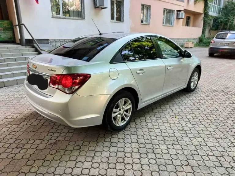 Срочно продам chevrolet cruze 2013 г. В 1.8 в отличном состоянии вложений не требует коробка переключает плавнобез пинков по кузову без рыжико салон в хорошем состоянии резина новая цена 730 000 руб. Хороший торг реальному покупателю возможно обмен с вашей доплатой +7 949 454 88 96 звоните в любое время - фотография - 3