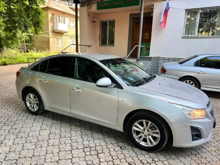 Срочно продам chevrolet cruze 2013 г. В 1.8 в отличном состоянии вложений не требует коробка переключает плавнобез пинков по кузову без рыжико салон в хорошем состоянии резина новая цена 730 000 руб. Хороший торг реальному покупателю возможно обмен с вашей доплатой +7 949 454 88 96 звоните в любое время - фотография - 7