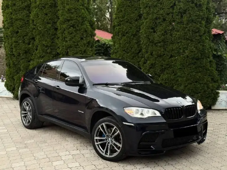 Bmw x6, 2010 год
3.0 Бензин | автомат | полный привод
В продаже bmw x6 в отличном состоянии — автомобиль, который сочетает в себе премиальный комфорт, мощность и эффектный внешний вид. Машина полностью обслужена, эксплуатировалась бережно и не требует никаких вложений.
✅ Кузов в заводской краске, без дтп.
✅ Двигатель работает идеально, без посторонних шумов и расхода масла.
✅ Коробка переключает плавно, без пинков и рывков.
✅ Подвеска плотная, без стуков, едет мягко и уверенно.
✅ Салон чистый, ухоженный, без потертостей и посторонних запахов.
Богатая комплектация: м-пакет, двухзонный климат-контроль, мультируль, круиз-контроль, электропривод сидений с памятью, парктроники, датчики света и дождя, качественная мультимедиа, система start/stop и многое другое.
Автомобиль выглядит дорого и привлекает внимание в потоке. Дарит настоящий комфорт как в городе, так и на трассе. Полный привод обеспечивает уверенное управление в любую погоду.
Юридически чистый, полный комплект доку
📞 Звоните: +7(949)4538040 - фотография - 1