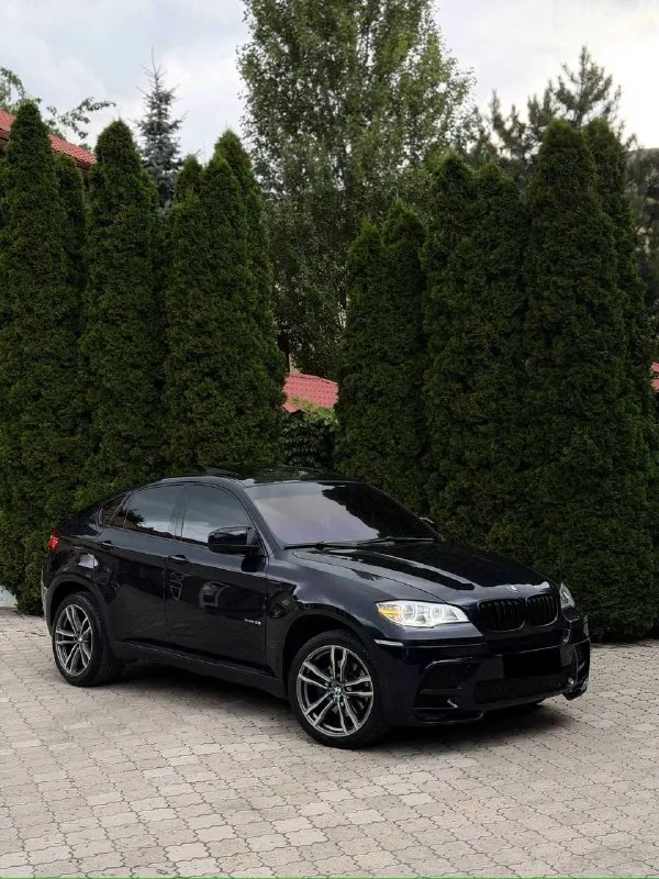 Bmw x6, 2010 год
3.0 Бензин | автомат | полный привод
В продаже bmw x6 в отличном состоянии — автомобиль, который сочетает в себе премиальный комфорт, мощность и эффектный внешний вид. Машина полностью обслужена, эксплуатировалась бережно и не требует никаких вложений.
✅ Кузов в заводской краске, без дтп.
✅ Двигатель работает идеально, без посторонних шумов и расхода масла.
✅ Коробка переключает плавно, без пинков и рывков.
✅ Подвеска плотная, без стуков, едет мягко и уверенно.
✅ Салон чистый, ухоженный, без потертостей и посторонних запахов.
Богатая комплектация: м-пакет, двухзонный климат-контроль, мультируль, круиз-контроль, электропривод сидений с памятью, парктроники, датчики света и дождя, качественная мультимедиа, система start/stop и многое другое.
Автомобиль выглядит дорого и привлекает внимание в потоке. Дарит настоящий комфорт как в городе, так и на трассе. Полный привод обеспечивает уверенное управление в любую погоду.
Юридически чистый, полный комплект доку
📞 Звоните: +7(949)4538040 - фотография - 2