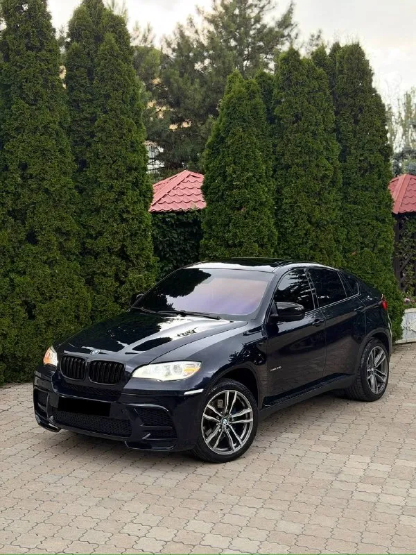 Bmw x6, 2010 год
3.0 Бензин | автомат | полный привод
В продаже bmw x6 в отличном состоянии — автомобиль, который сочетает в себе премиальный комфорт, мощность и эффектный внешний вид. Машина полностью обслужена, эксплуатировалась бережно и не требует никаких вложений.
✅ Кузов в заводской краске, без дтп.
✅ Двигатель работает идеально, без посторонних шумов и расхода масла.
✅ Коробка переключает плавно, без пинков и рывков.
✅ Подвеска плотная, без стуков, едет мягко и уверенно.
✅ Салон чистый, ухоженный, без потертостей и посторонних запахов.
Богатая комплектация: м-пакет, двухзонный климат-контроль, мультируль, круиз-контроль, электропривод сидений с памятью, парктроники, датчики света и дождя, качественная мультимедиа, система start/stop и многое другое.
Автомобиль выглядит дорого и привлекает внимание в потоке. Дарит настоящий комфорт как в городе, так и на трассе. Полный привод обеспечивает уверенное управление в любую погоду.
Юридически чистый, полный комплект доку
📞 Звоните: +7(949)4538040 - фотография - 4