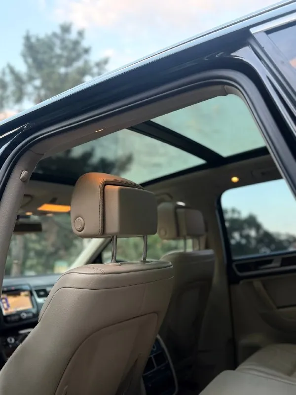 В продаже volkswagen touareg, в шикарном состоянии, с броским видом
2011 Года
Автомобиль на надежном бензиновом моторе, чугунный блок, работает превосходно!
Коробка автомат, не пинает, не буксует!
Ходовая часть отлично
Автомобиль в максимальной комплектации, есть абсолютно все!
Кузов ровный и красивый!
Панорамная крыша, обогрев всех сидений, 4-зонный климат контроль, камеры 360, память сидений и очень много допов!
Автомобиль юридически чистый, продажа с переоформлением!
Цена из-за срочности
1.350.000 Минимальный торг для быстрых
Возможен обмен или продажа в кредит
Осмотр донецк центр
+79494538040
📞 Звоните: +7(949)4538040 - фотография - 7