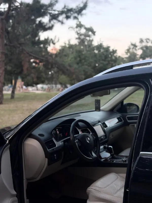 В продаже volkswagen touareg, в шикарном состоянии, с броским видом
2011 Года
Автомобиль на надежном бензиновом моторе, чугунный блок, работает превосходно!
Коробка автомат, не пинает, не буксует!
Ходовая часть отлично
Автомобиль в максимальной комплектации, есть абсолютно все!
Кузов ровный и красивый!
Панорамная крыша, обогрев всех сидений, 4-зонный климат контроль, камеры 360, память сидений и очень много допов!
Автомобиль юридически чистый, продажа с переоформлением!
Цена из-за срочности
1.350.000 Минимальный торг для быстрых
Возможен обмен или продажа в кредит
Осмотр донецк центр
+79494538040
📞 Звоните: +7(949)4538040 - фотография - 9