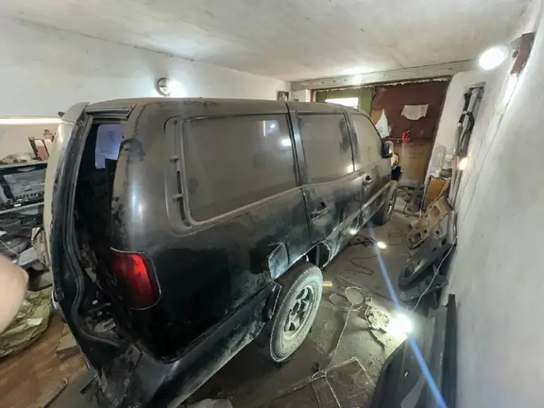 Продам ford maverick (nissan terrano ii) целиком на запчасти
Цена: 70 000 рублей (за всё) местонахождение: г. Донецк, ленинский район, гаражный кооператив вблизи ул. Малахова
Продам отличный вариант под разбор или как донора — ford maverick (полный аналог nissan terrano 2). Автомобиль отдается строго целиком, по запчастям не разбираю.
⚙️ Техническое состояние и комплектация:
Двигатель: 2.4 л (ниссан), инжекторный, с трамблером. До начала сварочных работ машина была на полном боевом ходу.
Трансмиссия: мкпп, 5-ступенчатая.
Что идет в комплекте: вместе с машиной в придачу отдам родные сиденья, пороги и много остальных запчастей от данного автомобиля. Всё входит в указанную стоимость.
📄 Документы:
В наличии номерные знаки и стс.
Птс, к сожалению, утерян.
Итог: забираете всё вместе — машину и весь арсенал запчастей к ней за 70 000 руб.
По всем вопросам пишите или звоните. Самовывоз из гаражного кооператива (потребуется эвакуатор или жесткая сцепка). - фотография - 5