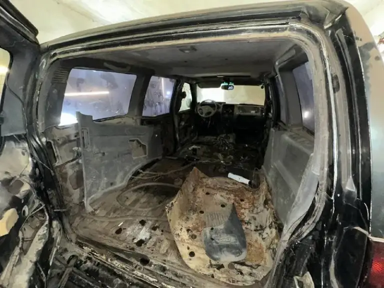 Продам ford maverick (nissan terrano ii) целиком на запчасти
Цена: 70 000 рублей (за всё) местонахождение: г. Донецк, ленинский район, гаражный кооператив вблизи ул. Малахова
Продам отличный вариант под разбор или как донора — ford maverick (полный аналог nissan terrano 2). Автомобиль отдается строго целиком, по запчастям не разбираю.
⚙️ Техническое состояние и комплектация:
Двигатель: 2.4 л (ниссан), инжекторный, с трамблером. До начала сварочных работ машина была на полном боевом ходу.
Трансмиссия: мкпп, 5-ступенчатая.
Что идет в комплекте: вместе с машиной в придачу отдам родные сиденья, пороги и много остальных запчастей от данного автомобиля. Всё входит в указанную стоимость.
📄 Документы:
В наличии номерные знаки и стс.
Птс, к сожалению, утерян.
Итог: забираете всё вместе — машину и весь арсенал запчастей к ней за 70 000 руб.
По всем вопросам пишите или звоните. Самовывоз из гаражного кооператива (потребуется эвакуатор или жесткая сцепка). - фотография - 6