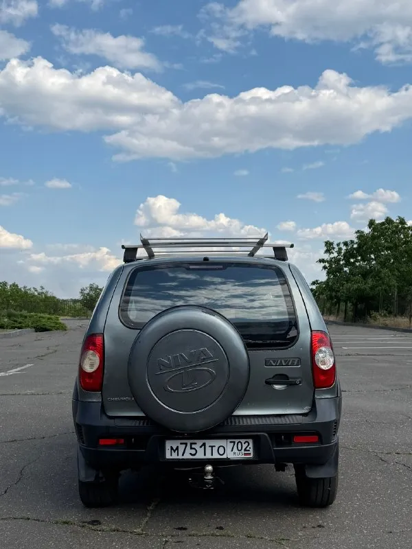 Продам.
Chevrolet niva 2011 г. В 1.7м. Т
Пробег 170000 тыс. Км
Газ/бензин
Кондиционер
Технически в хорошем состоянии!
И коробка без проблем! Не дымит, не троит, работают идеально! Коробка все скорости включает, ничего не вылетает!
Мосты и раздатка так же без проблем! Работает все. Блокировки, пониженные и повышенные передачи!
По кузову есть рыжики на больных местах, в целом авто не гнилой, стаканы, лонжероны, днище в хорошем состоянии!
Комплектация: гур, кондиционер, 2эсп, регулировка боковых зеркал!
С документами полный  порядок!без штрафов и запретов!
Цена 350 000тыс. Руб
Осмотр: г. Донецк
Тел. +79493781818
✅ Мы в тг
📱 Мы в max
💠 Мы в вконтакте

📞 Звоните: +7(949)3781818 - фотография - 5