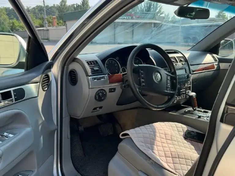 🔥Срочная продажа 🔥
Volkswagen touareg
2003Г.
Объем двигателя 3.2 (бензин)
Авто в достойном состоянии для своих лет и цены
Двигатель не троит, не дымит, коробка листает так как положено без пинков и рывков
Раздатка рабочая
Юридически автомобиль кристально чист имеется птс, стс, дкп, любое переоформление
Присутствует один нюанс, слабые тормоза
Возрастные моменты по лкп имеется, но на эксплуатацию никак не влияют
Цена: 520.000 (торг)🔥
Осмотр: донецк, калининский район
+79499832406
📞 Звоните: +7(949)9832406 - фотография - 6