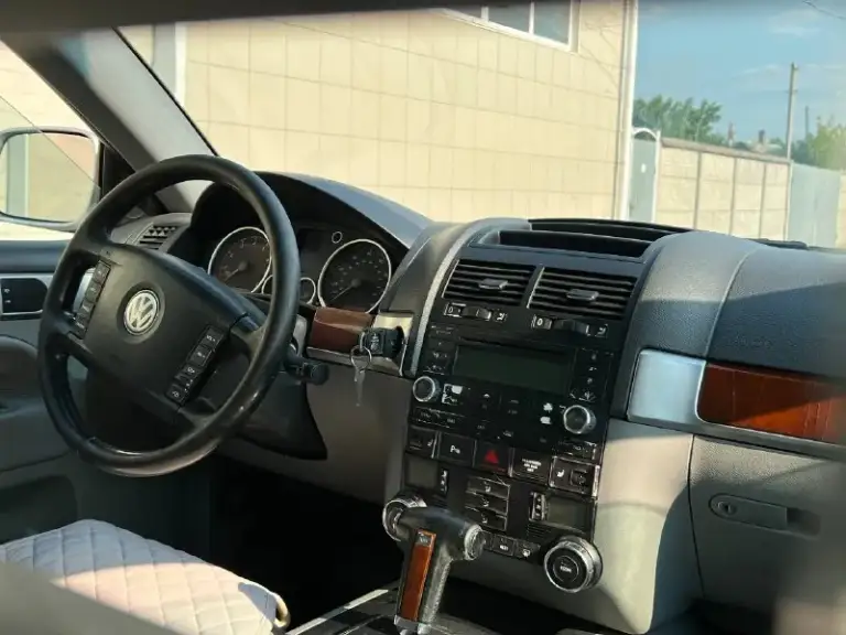 🔥Срочная продажа 🔥
Volkswagen touareg
2003Г.
Объем двигателя 3.2 (бензин)
Авто в достойном состоянии для своих лет и цены
Двигатель не троит, не дымит, коробка листает так как положено без пинков и рывков
Раздатка рабочая
Юридически автомобиль кристально чист имеется птс, стс, дкп, любое переоформление
Присутствует один нюанс, слабые тормоза
Возрастные моменты по лкп имеется, но на эксплуатацию никак не влияют
Цена: 520.000 (торг)🔥
Осмотр: донецк, калининский район
+79499832406
📞 Звоните: +7(949)9832406 - фотография - 7