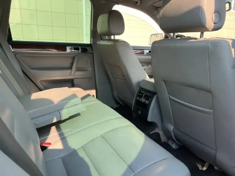 🔥Срочная продажа 🔥
Volkswagen touareg
2003Г.
Объем двигателя 3.2 (бензин)
Авто в достойном состоянии для своих лет и цены
Двигатель не троит, не дымит, коробка листает так как положено без пинков и рывков
Раздатка рабочая
Юридически автомобиль кристально чист имеется птс, стс, дкп, любое переоформление
Присутствует один нюанс, слабые тормоза
Возрастные моменты по лкп имеется, но на эксплуатацию никак не влияют
Цена: 520.000 (торг)🔥
Осмотр: донецк, калининский район
+79499832406
📞 Звоните: +7(949)9832406 - фотография - 8